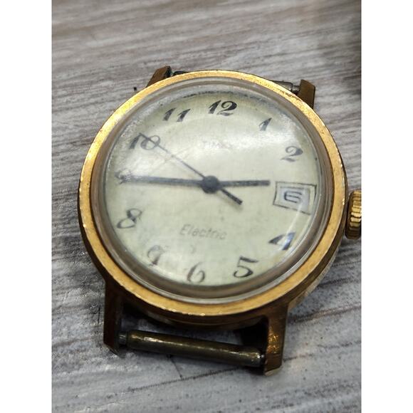 LOT OF 13 VINTAGE LADIES Timex WRIST WATCHES PARTS REPAIR Untested - Picture 9 of 14